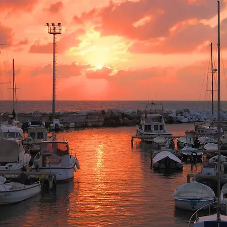 La Finestra Sul Mare Bed & Breakfast Livorno